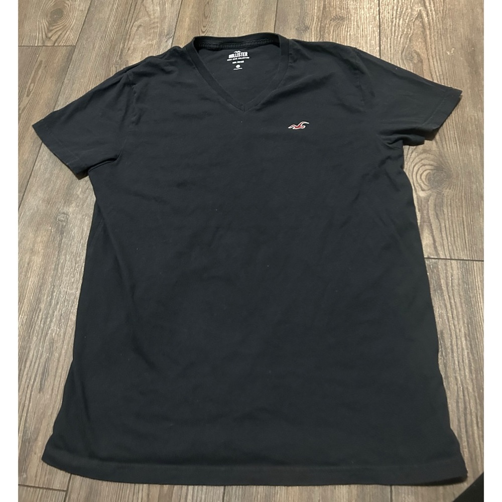 Hollister Men's Black V-Neck Tee